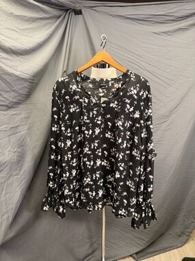 NWT Torrid Black Floral Tie Neck Long Sleeve Blouse, 1X